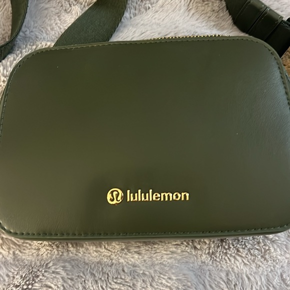 EUC Lululemon Everywhere Belt Bag Cactus Leather Alternative - Barack Green - Picture 3 of 8